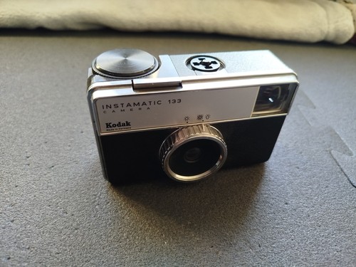 Kodak instamatic 133 camera - , |